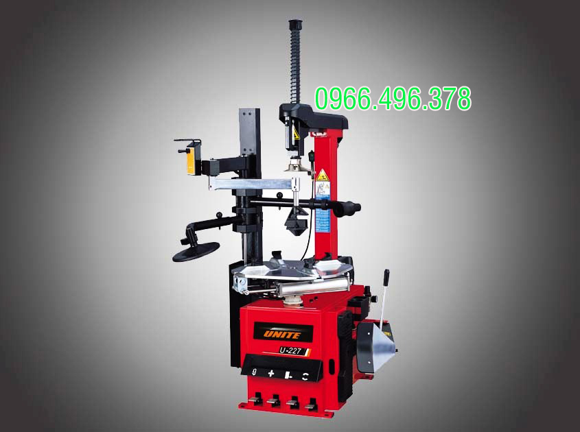 Máy ra vào lốp bán tự động có tay tỳ lốp